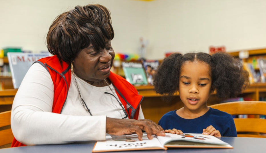 Volunteer reading with a child